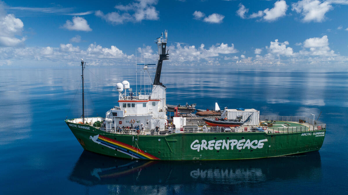 O buque, Arctic Sunrise, de Greenpeace atraca en Galicia para promover a protección dos océanos e a pesca artesanal