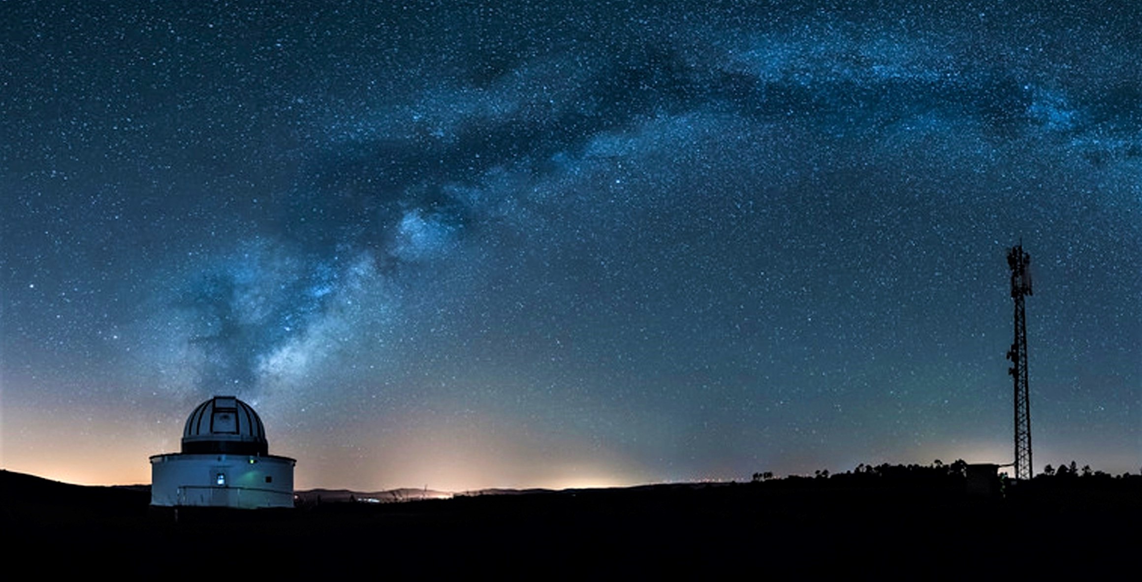 La presencia de aerogeneradores y la contaminación lumínica dificultan el turismo astronómico