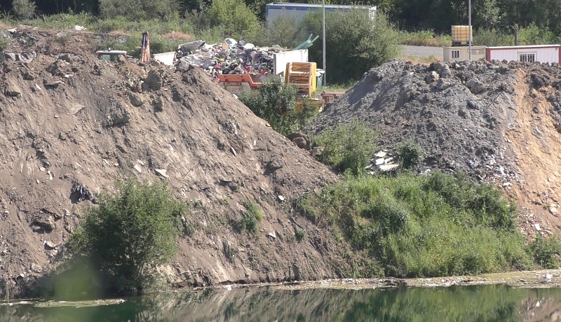 Solicitan ao Concello de Lugo que determine o impacto sobre o medio natural da eliminación incontrolada de residuos no antiguo oco mineiro de Santa María de Bóveda