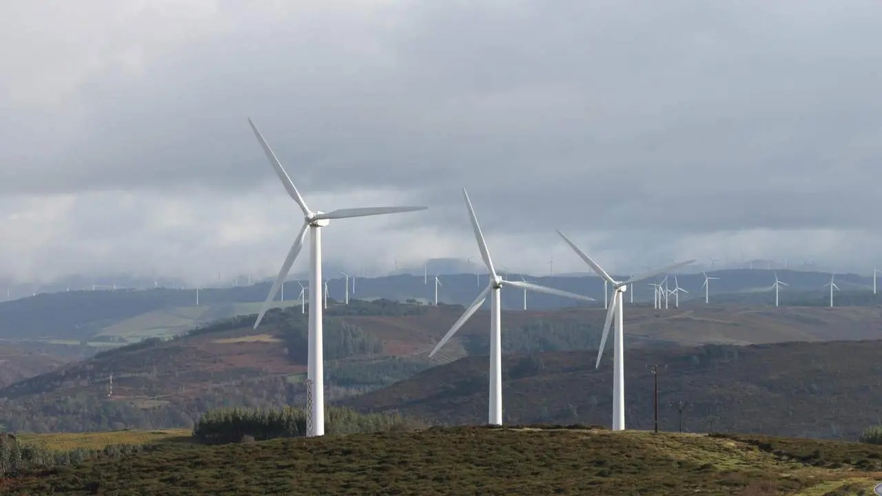 O Concello de Muras impón condicións ás eléctricas e cambia as regras da eólica en Galicia