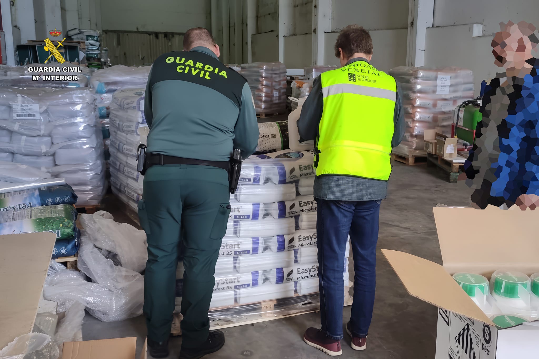 Intervidos preto de catro mil quilos de produtos fitosanitarios nun almacén ilegal en Santa Comba