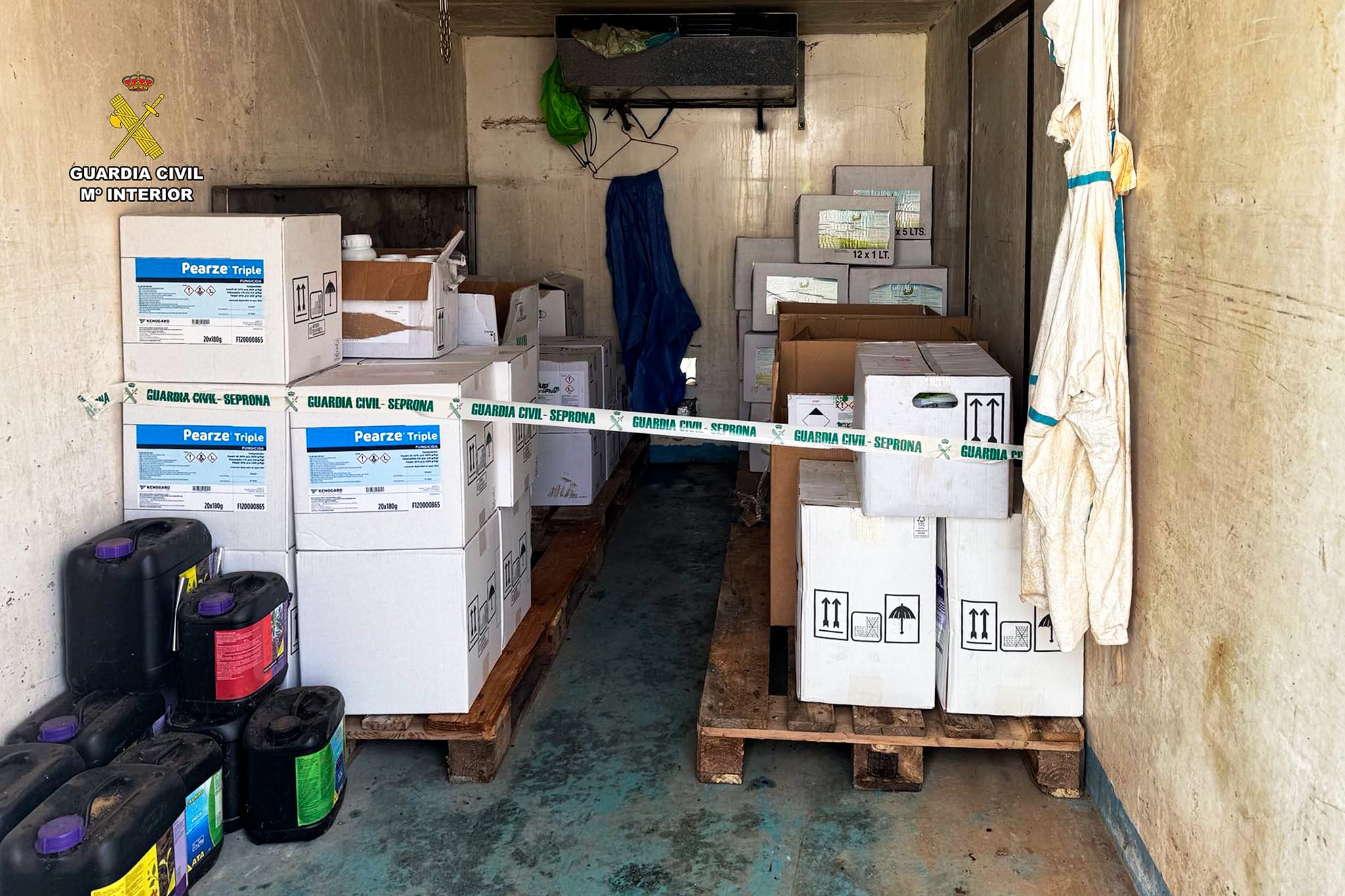 Intervidos 1.567 quilos de produtos fitosanitarios nunha instalación ilegal en Zas