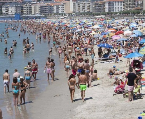 Verán ao límite: Galicia fronte ao peso do turismo estacional