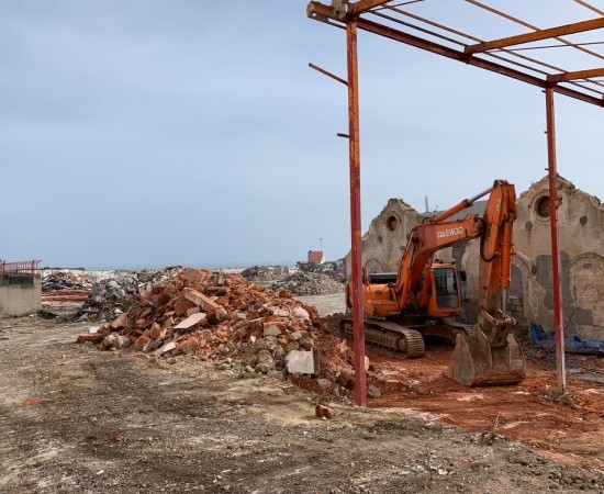  ARCODEGA denuncia enterramientos y la inexistencia de gestión de los RCDs generados en la demolición de la antigua fábrica “Gres Burela”