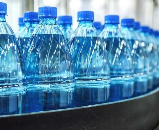 Un estudo desmonta o negocio da auga embotellada